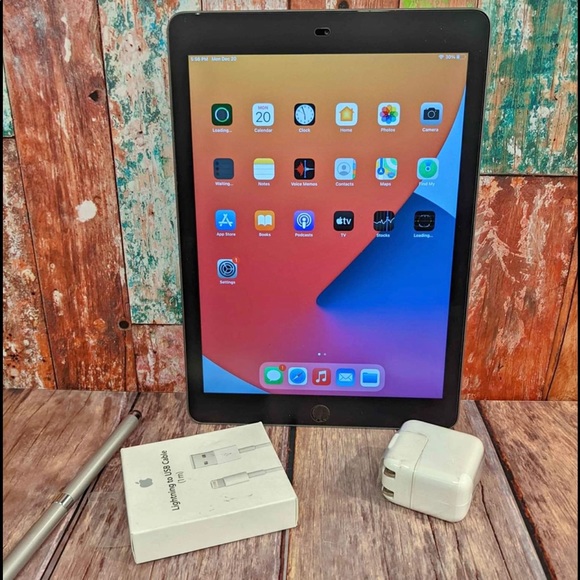 Apple iPad 6 ( 32 GB )